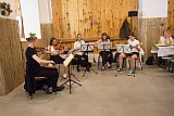 (k)ratz fatz. Das Quintett der Musikschule Hollabrunn bot den Besuchern Klezmer-Musik auf hohem Niveau. (v.l.: Moritz Weinberger, Adriana Riepl, Katrin Loicht, Maria Rin&ouml;&szlig;l, David Hoffmann) Foto &copy; R. Raberger - Bl&uuml;tenfest 14.5.2022