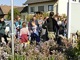 14.10.2018 Herbst-UmGang|Bleistifte und Testbl&auml;tter werden verteilt und die Regeln werden nochmals erkl&auml;rt. Foto: &copy; Georgia Spausta - Gemeinsamer Spaziergang am 14.10.2018 mit Pr&auml;sentation ausgew&auml;hlter Stationen des Umganges