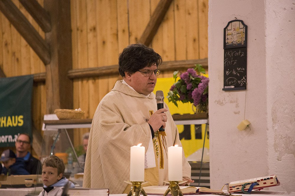 Festgottesdienst|Pfarrer Wolfgang Brandner am Sonntag beim Festgottesdienst
 - Blütenfest 2019 (27.4.2019)
